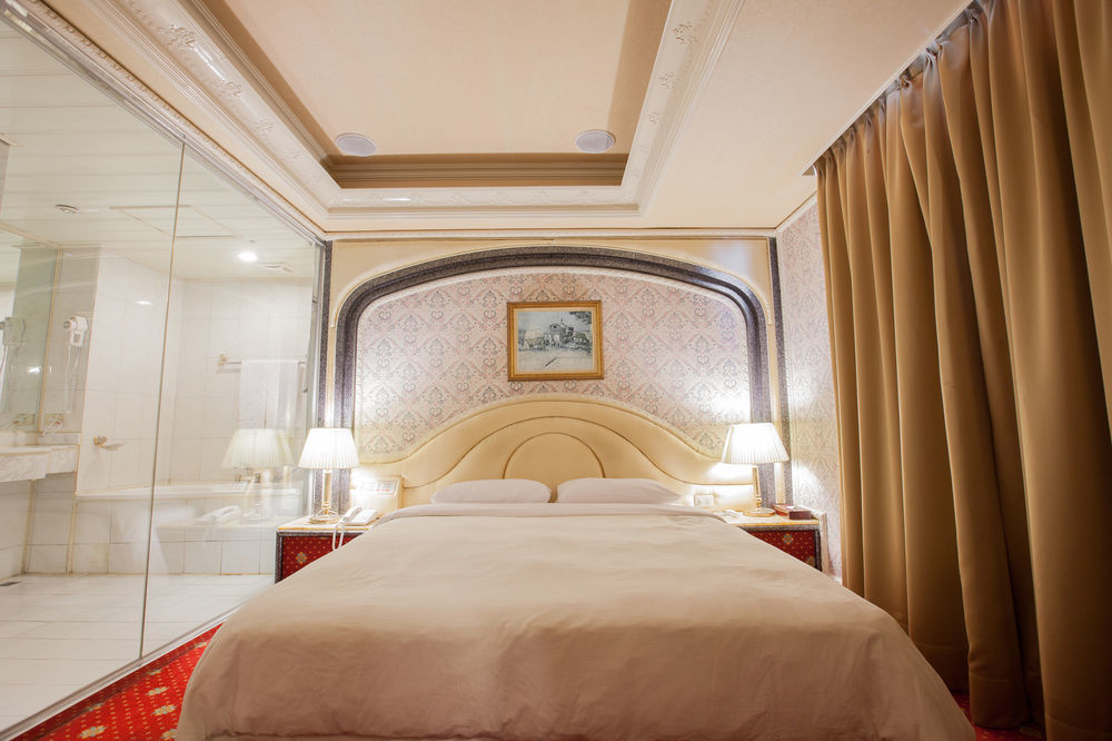 Mila Hotel Тайчжун Экстерьер фото