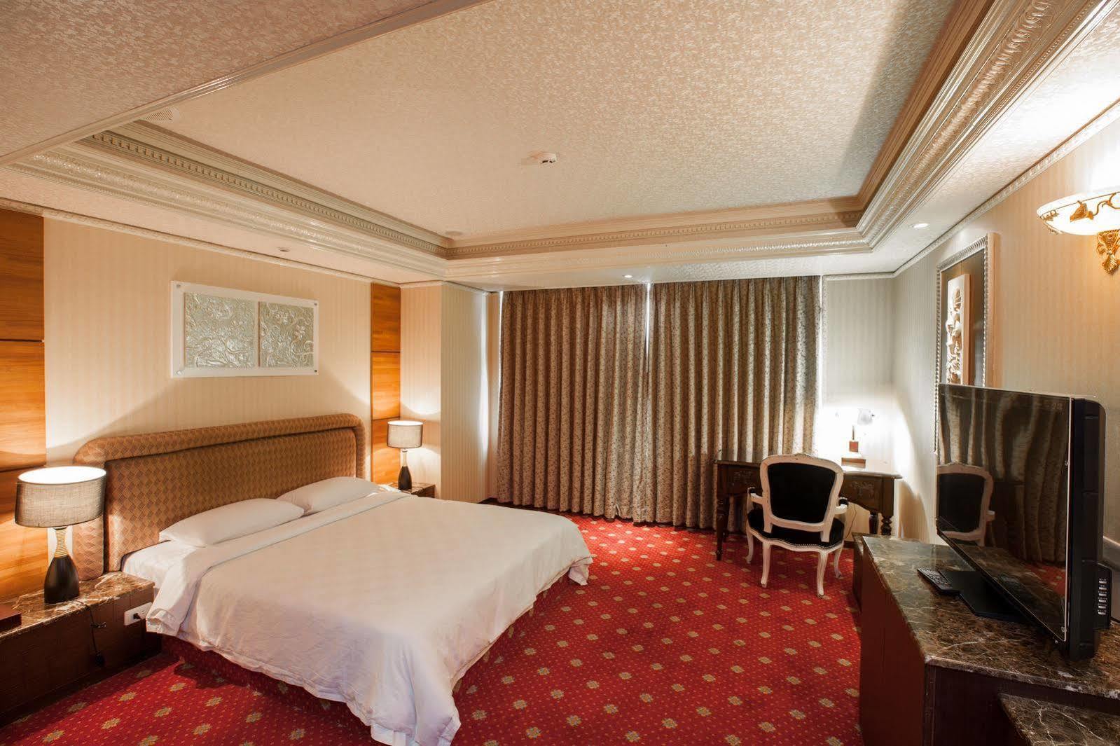 Mila Hotel Тайчжун Экстерьер фото